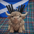 Highland Cow pen holder